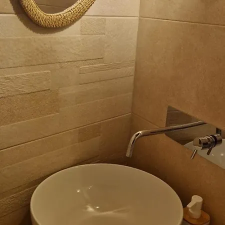 Domusrebire مونوبولي