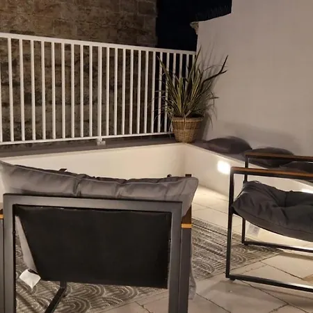 Domusrebire بيت ضيافة مونوبولي